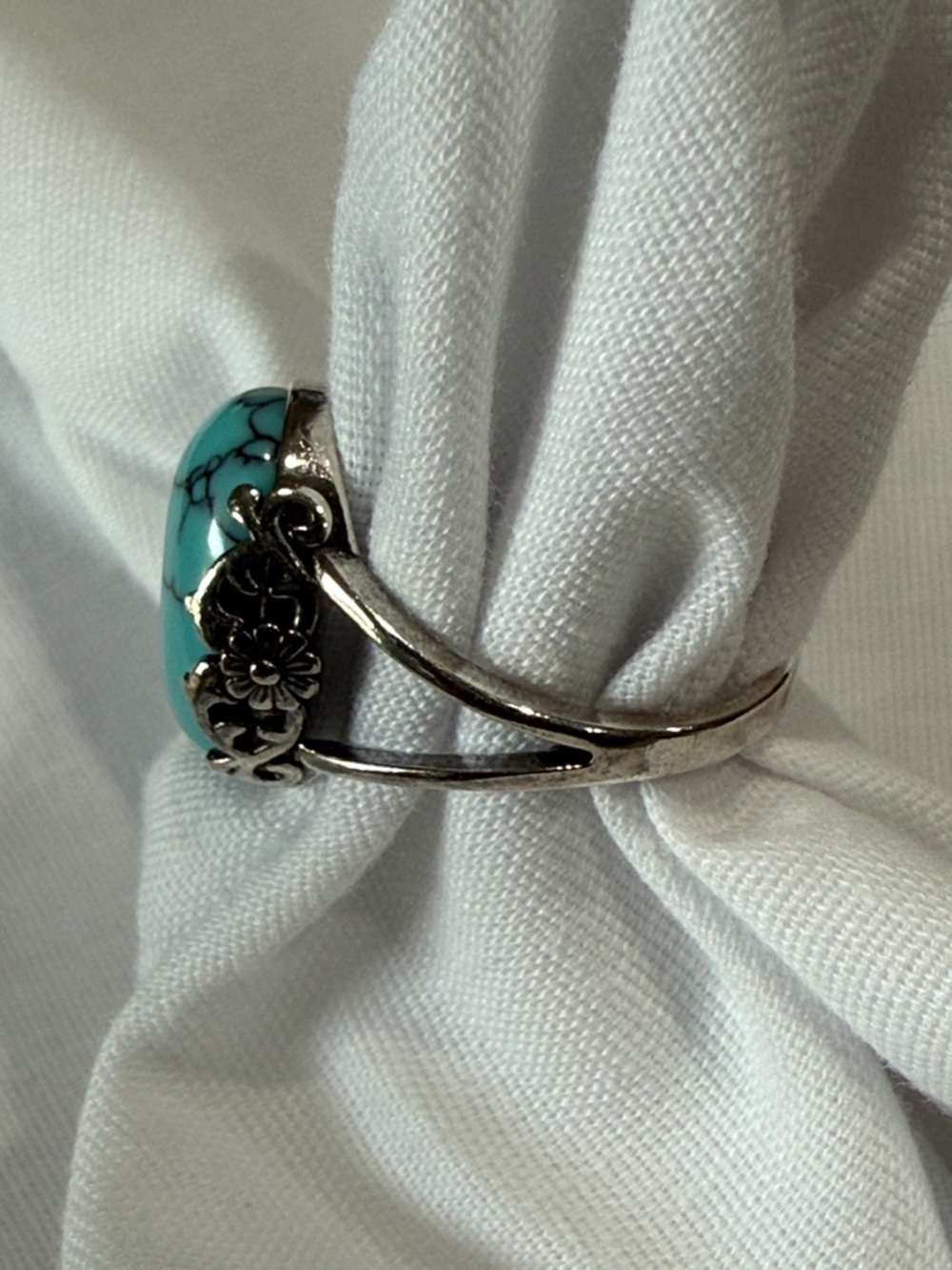 Turquoise Stone Floral Detail Silver Ring - Women Jewelry. Hallmark S925. Size 9 - Picture 2 of 11